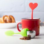 siliconen en roestvrijstalen thee-ei.