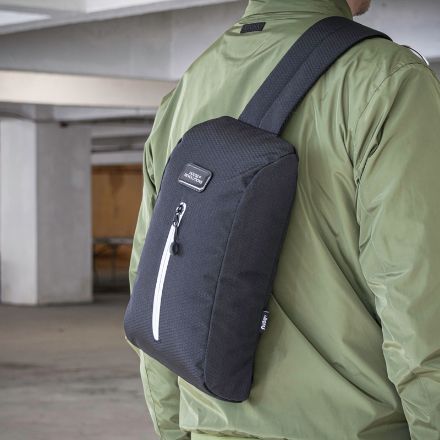 brandcharger sling r-pet schoudertas ergonomisch