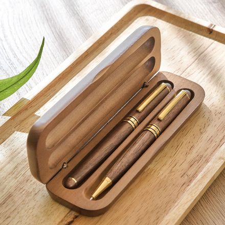 walnoothouten draaibalpen in esdoornhouten doos