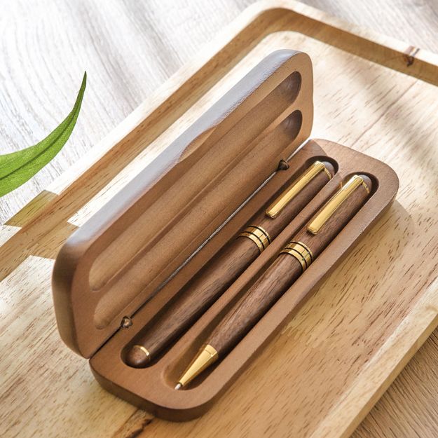 walnoothouten draaibalpen in esdoornhouten doos