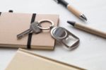 metalen flessenopener met sleutelhanger. custom