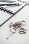 ronde metalen sleutelhanger. custom made.