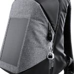 laptoptas met zonnepaneel voor oplader