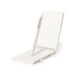 notitieboek en gsm-houder van melkverpakkingen