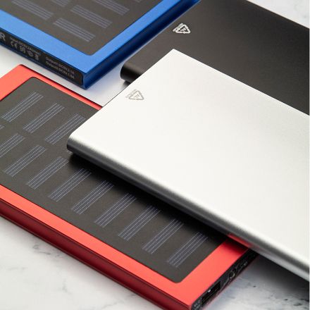 powerbank ral 4000 mah met ingebouwde zonnelader