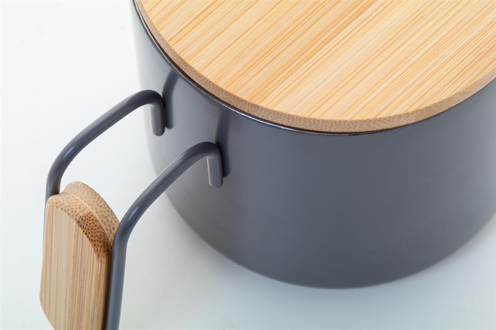 Bamboe details in een beker met bamboe afwerking