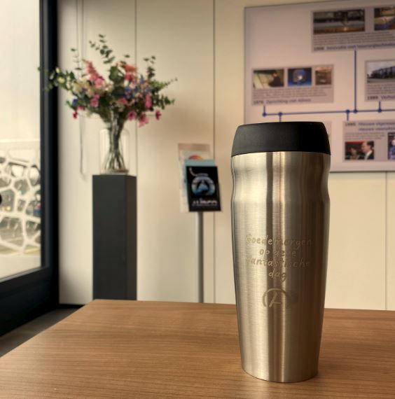 Thermosbekers met eigen quote op gezet bij Harogifts
