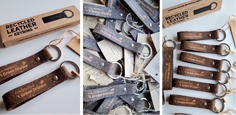 Onze klant liet gerecycleerd lederen sleutelhangers maken